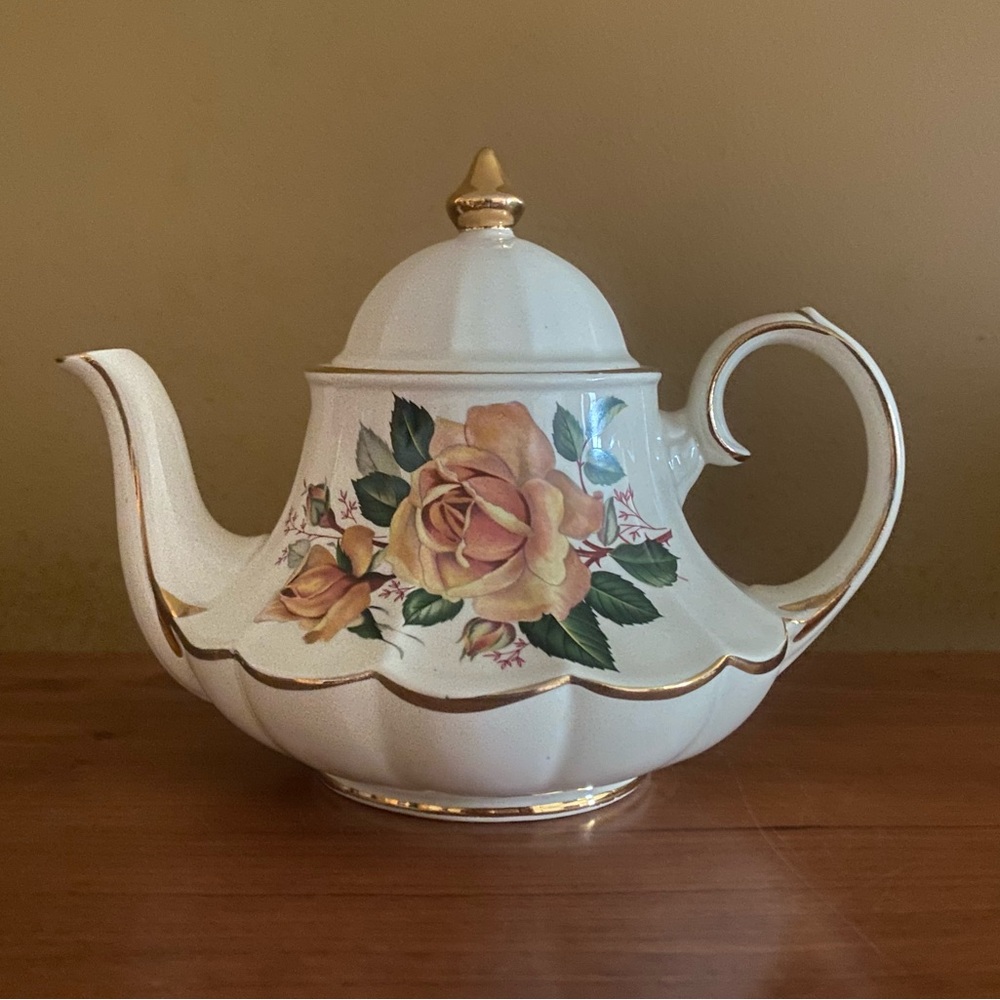 Vintage Sadler bell shaped carrousel teapot with cabbage rose